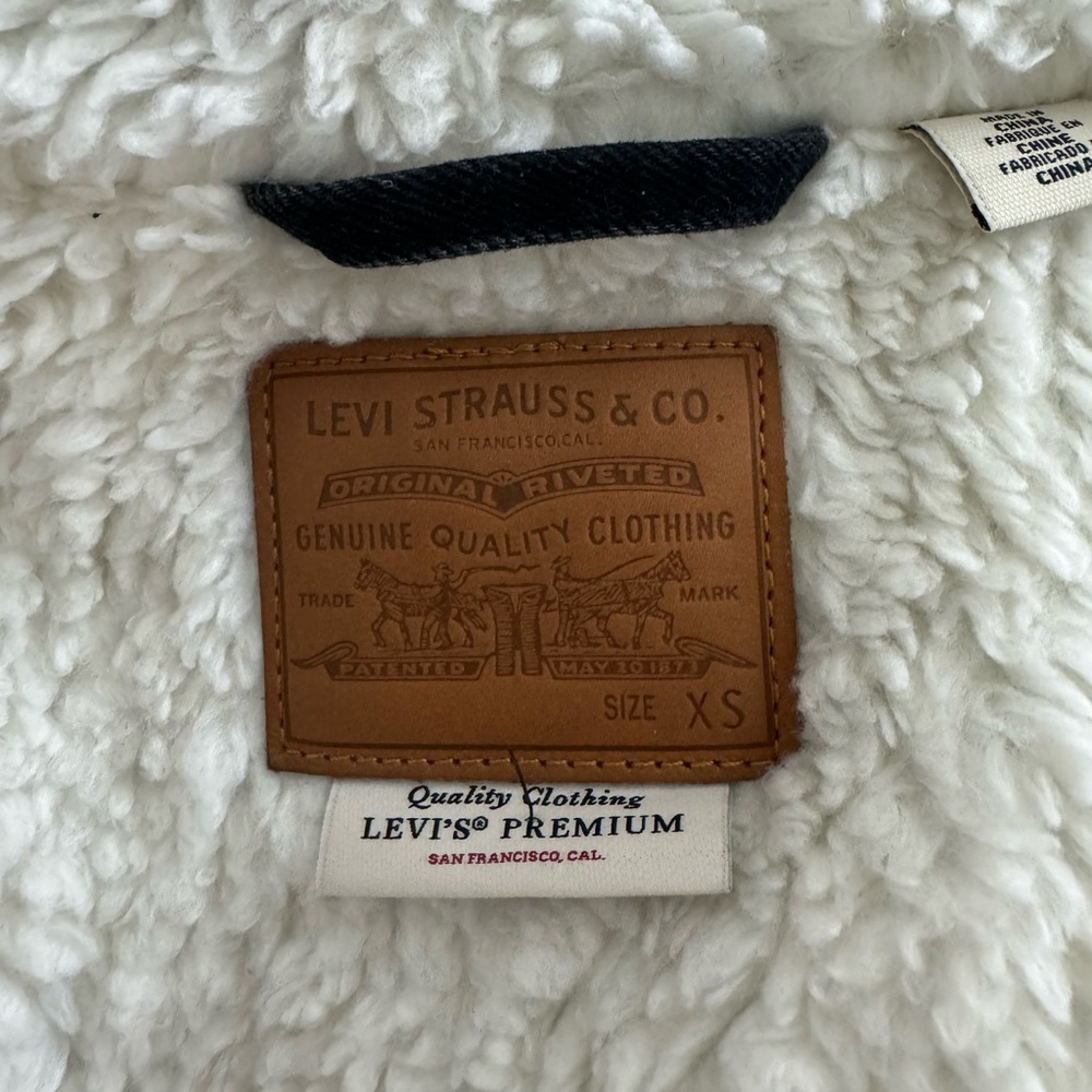 Black Levi’s Sherpa Denim Jacket - Picture 4 of 6